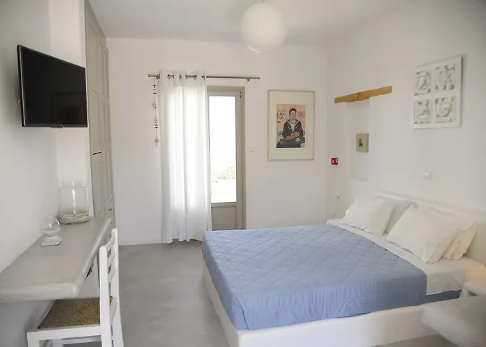 Anemoi Aparthotel Naousa (Paros)